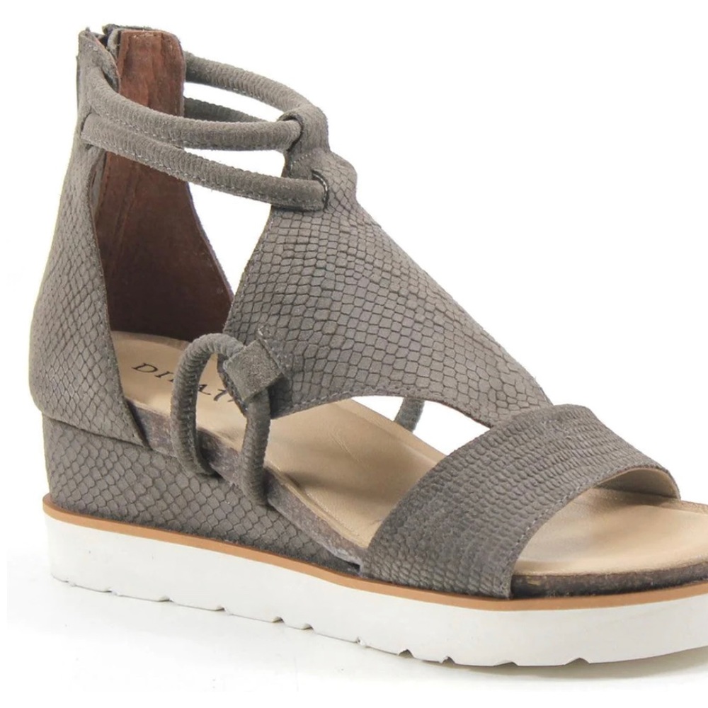 DIBA True Green Clover Strappy Sandals size 7